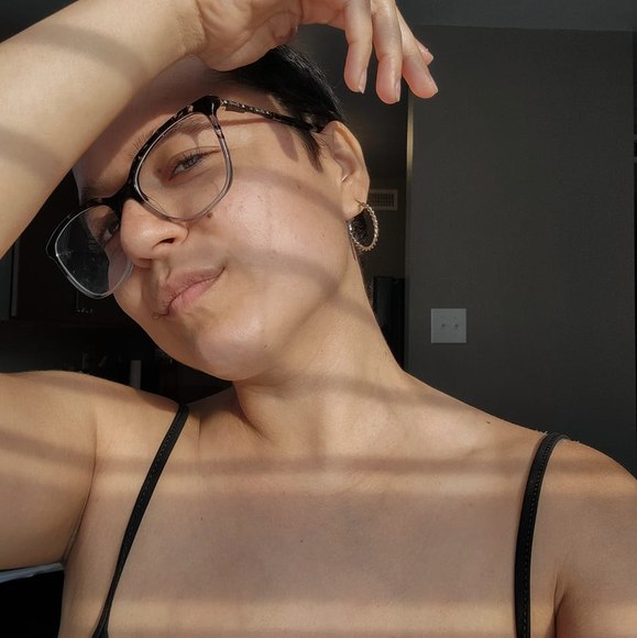 Meet your Posher, Yoaris - Picture 1 of 1